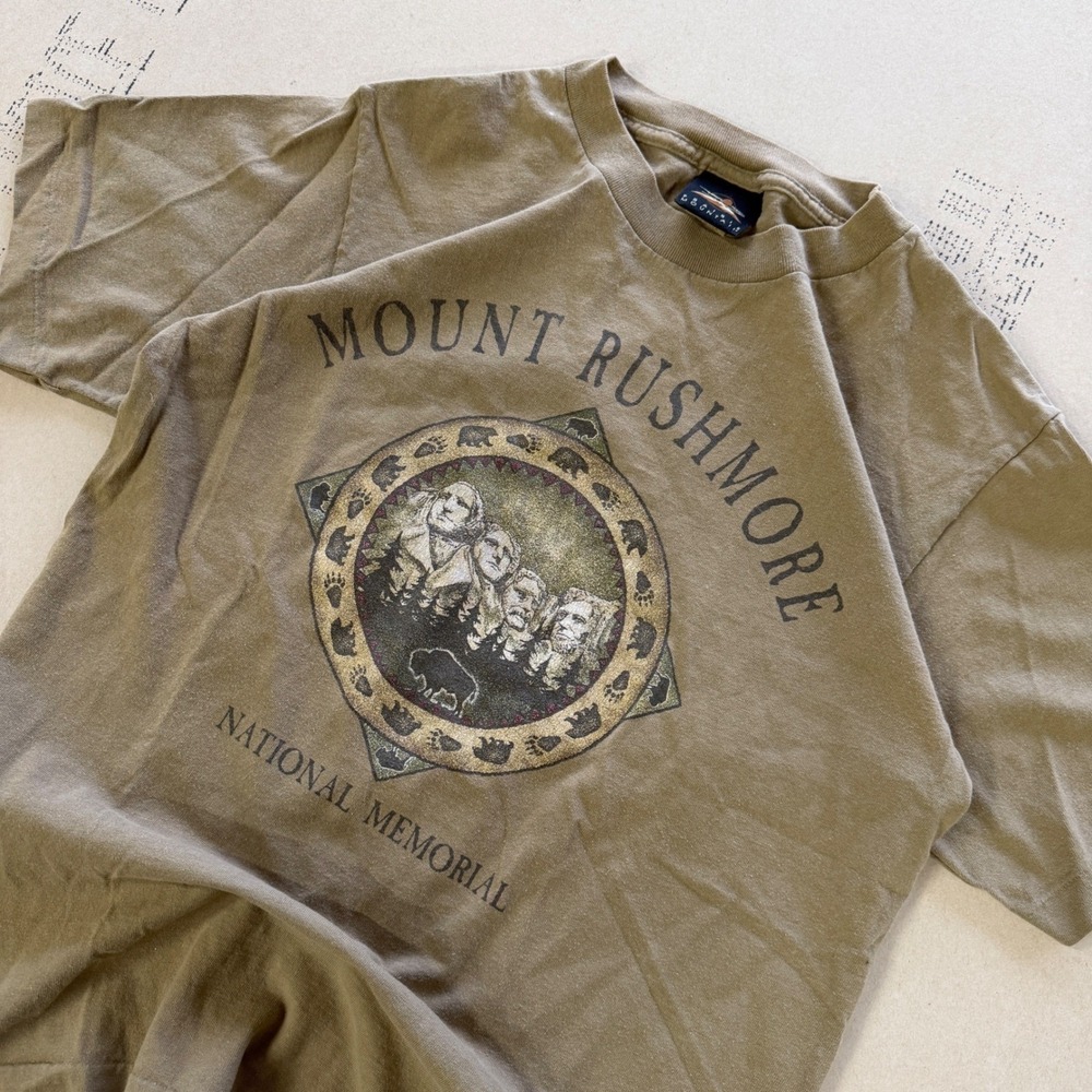 Vintage 90s Mount Rushmore T-shirt